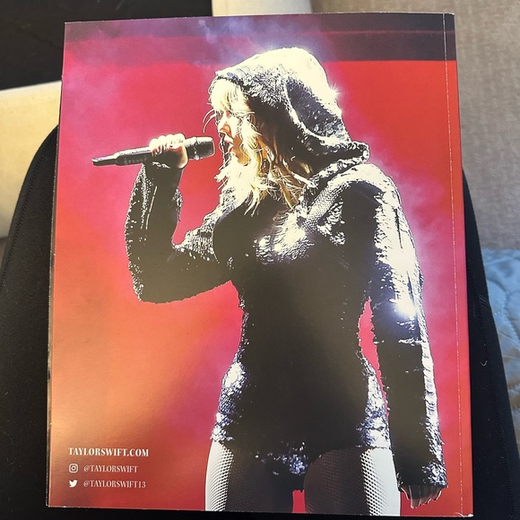 Taylor Swift Reputation Tour Book - Picture 5 of 7